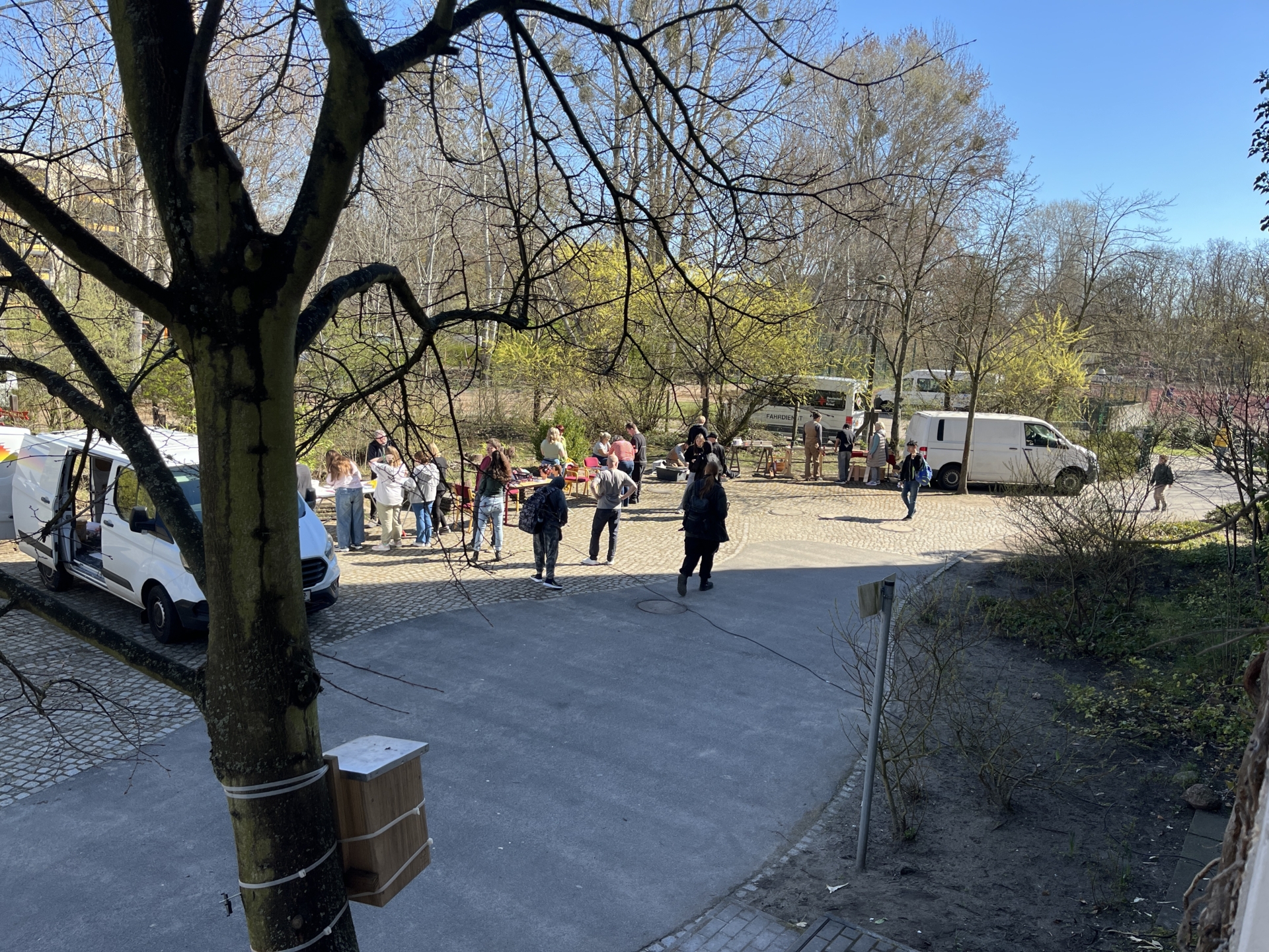 Bild: Schüler und Schülerinnen der Klasse 8 informierten sich auch über mögliche Praktikumsplätze