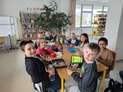 Foto des Albums: Klasse 2 - Besuch der Bücherei in Konz
