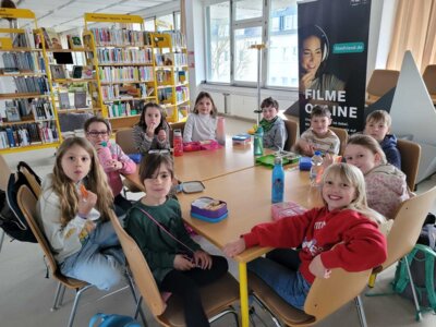 Foto des Albums: Klasse 2 - Besuch der Bücherei in Konz