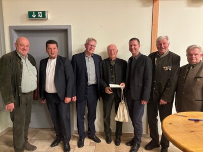 F&uuml;r 65 Jahre mit Ehremg&auml;sten 