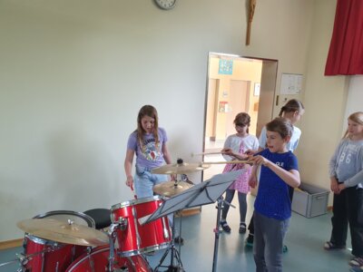 Foto des Albums: Aktionstag Musik im Schulhaus Hollstadt