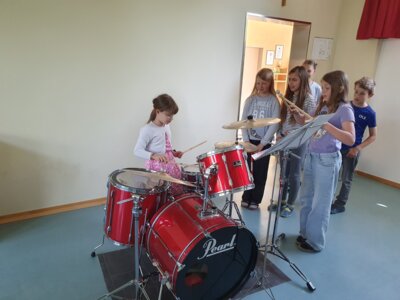 Foto des Albums: Aktionstag Musik im Schulhaus Hollstadt