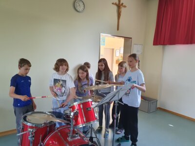 Foto des Albums: Aktionstag Musik im Schulhaus Hollstadt