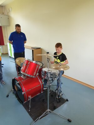 Foto des Albums: Aktionstag Musik im Schulhaus Hollstadt