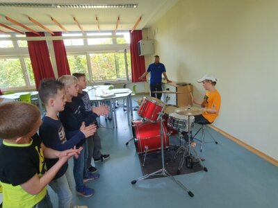 Foto des Albums: Aktionstag Musik im Schulhaus Hollstadt