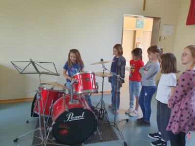 Foto des Albums: Aktionstag Musik im Schulhaus Hollstadt
