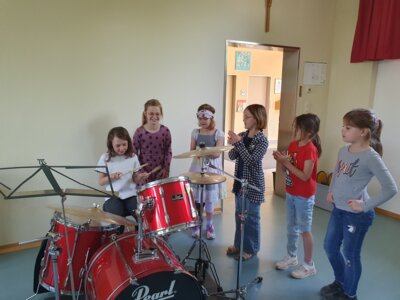 Foto des Albums: Aktionstag Musik im Schulhaus Hollstadt
