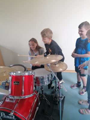Foto des Albums: Aktionstag Musik im Schulhaus Hollstadt