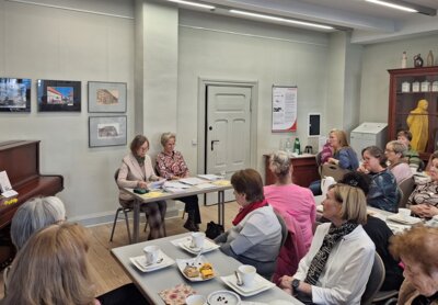 Fotoalbum Literatur-Café Inge Thiemrodt „Ich wünsche mir neue Eltern