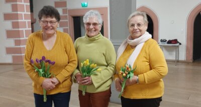 sehr eifrige Singstundenbesucherinnen  (Bild vergr&ouml;&szlig;ern)