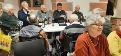 ... ist sehr aufmerksam  (Bild vergr&ouml;&szlig;ern)