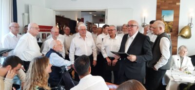 Der M&auml;nnerchor gratuliert ...  (Bild vergr&ouml;&szlig;ern)