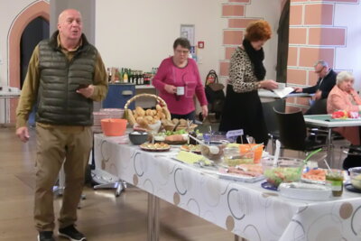 Das Buffet ist er&ouml;ffnet  (Bild vergr&ouml;&szlig;ern)