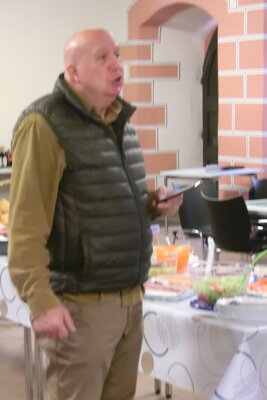 Alwin begr&uuml;&szlig;t  (Bild vergr&ouml;&szlig;ern)