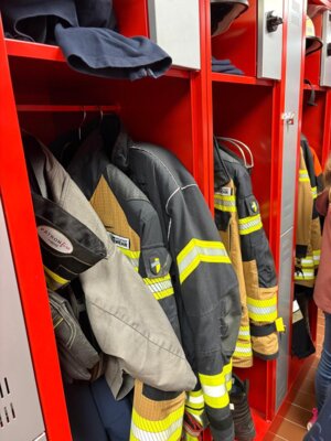 Foto des Albums: Die dritten Klassen zu Besuch bei der Feuerwehr in Hollstadt