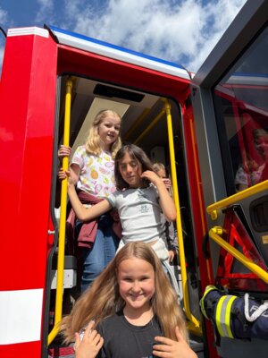 Foto des Albums: Die dritten Klassen zu Besuch bei der Feuerwehr in Hollstadt