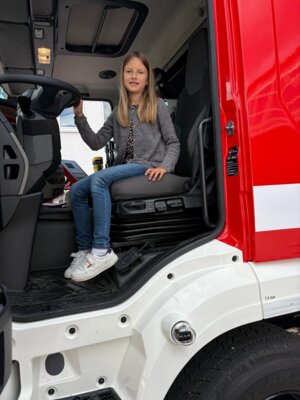 Foto des Albums: Die dritten Klassen zu Besuch bei der Feuerwehr in Hollstadt