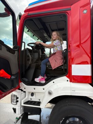 Foto des Albums: Die dritten Klassen zu Besuch bei der Feuerwehr in Hollstadt