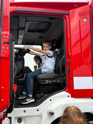 Foto des Albums: Die dritten Klassen zu Besuch bei der Feuerwehr in Hollstadt