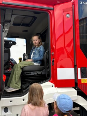 Foto des Albums: Die dritten Klassen zu Besuch bei der Feuerwehr in Hollstadt