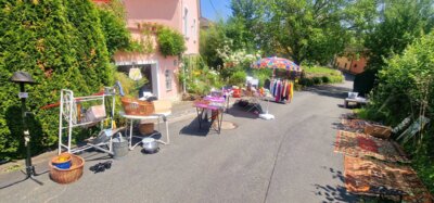 Foto des Albums: Sommerflohmarkt 2025 - Morgens schon reges Markttreiben