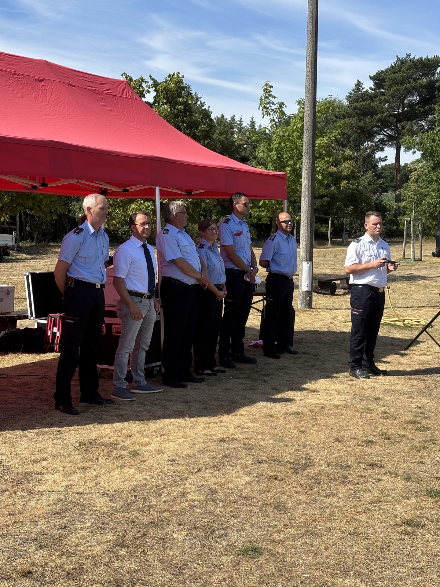 Bild: Vorstand und Gäste