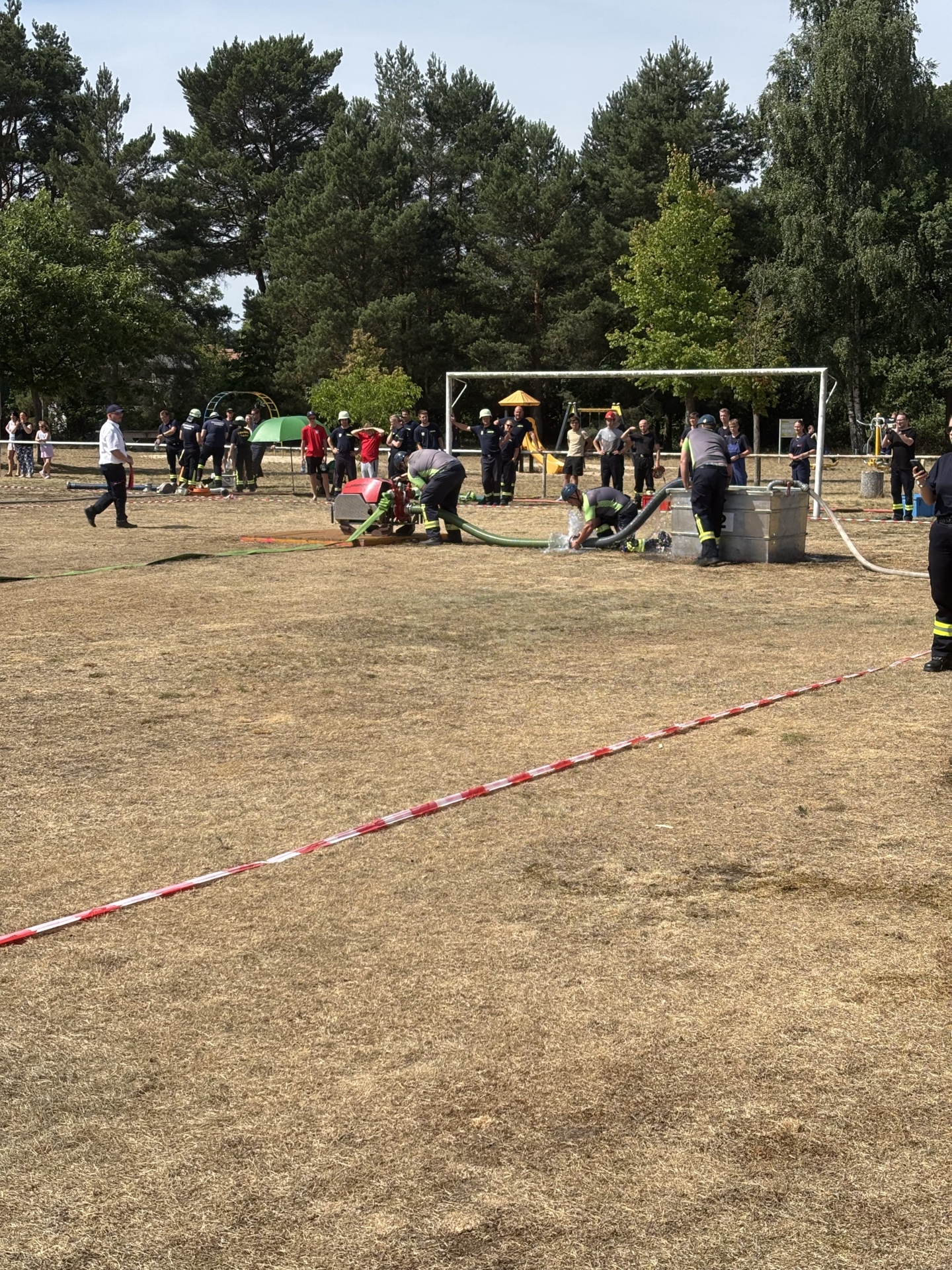 Bild: Aufbau des Löschangriffes der Männer