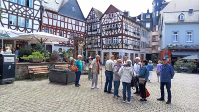 auf dem Marktplatz  (Bild vergr&ouml;&szlig;ern)