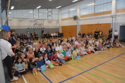 Foto des Albums: Verabschiedung Klasse 6 und Auszeichnungen für besondere Leistungen