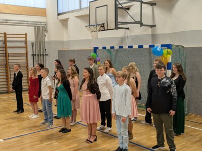 Foto des Albums: Verabschiedung Klasse 6 und Auszeichnungen für besondere Leistungen