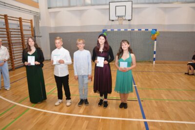 Foto des Albums: Verabschiedung Klasse 6 und Auszeichnungen für besondere Leistungen