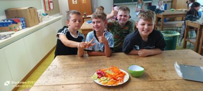 Foto des Albums: Gesunde Leckereien in den Klassen 2a und 2b