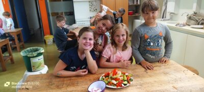 Foto des Albums: Gesunde Leckereien in den Klassen 2a und 2b