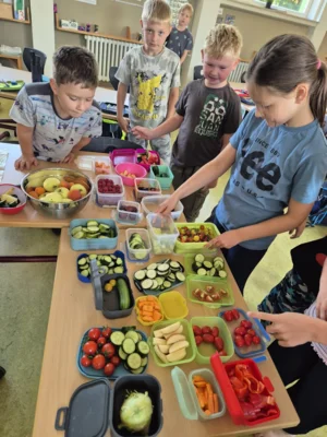 Foto des Albums: Gesunde Leckereien in den Klassen 2a und 2b