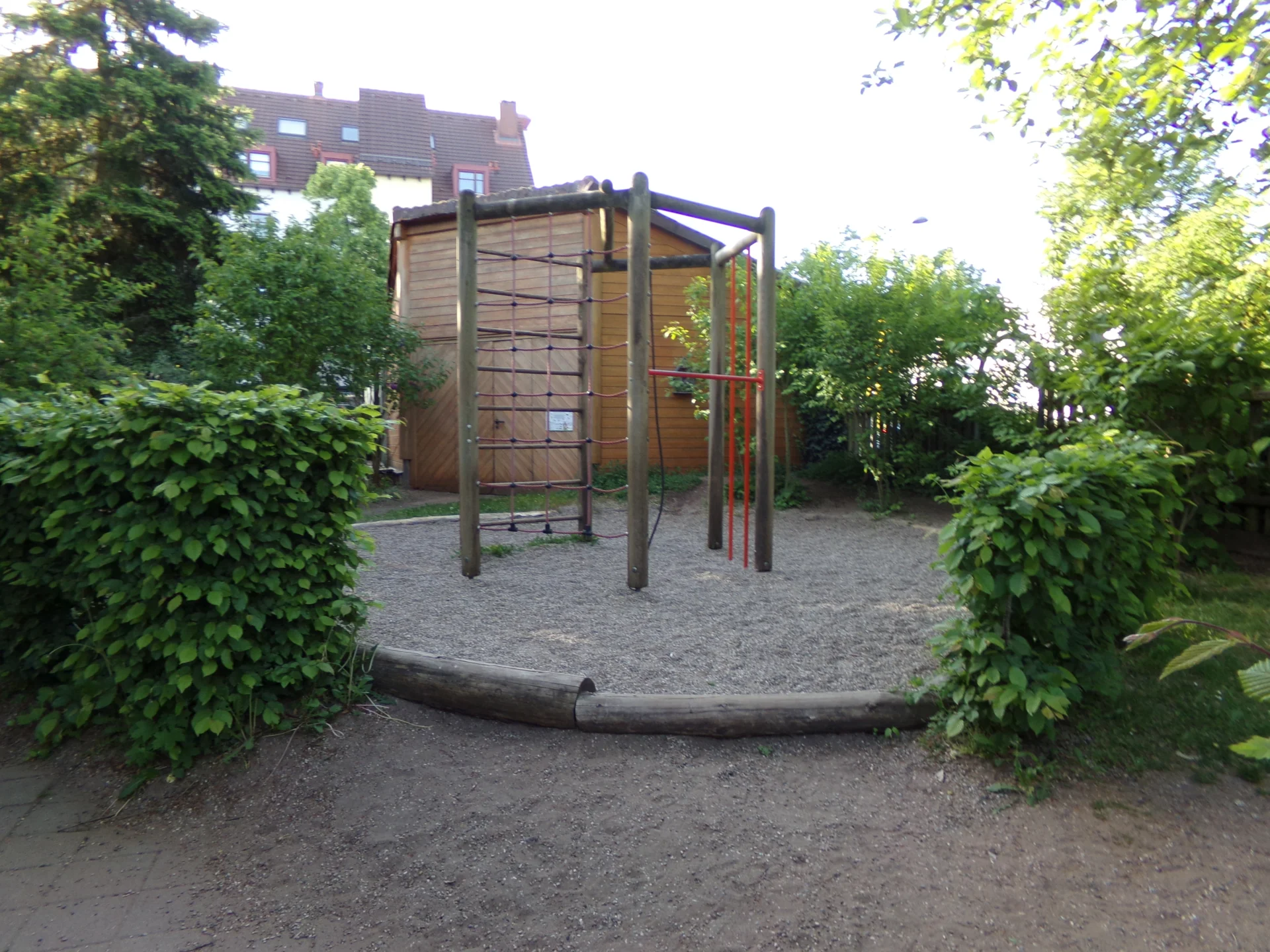Bild: Kindergarten - Klettergerüst