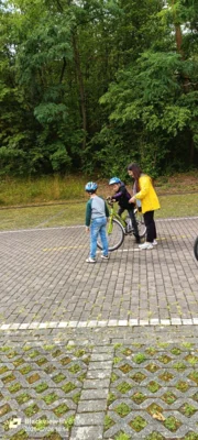 Foto des Albums: Radfahrübung der 2  Klassen - Sicher unterwegs auf zwei Rädern