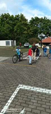 Foto des Albums: Radfahrübung der 2  Klassen - Sicher unterwegs auf zwei Rädern