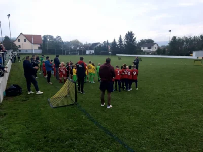 Auch bei Nebel kann man kicken  (Bild vergr&ouml;&szlig;ern)