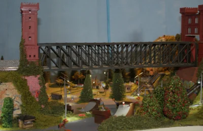 006 Br&uuml;cke mit Skatepark  (Bild vergr&ouml;&szlig;ern)
