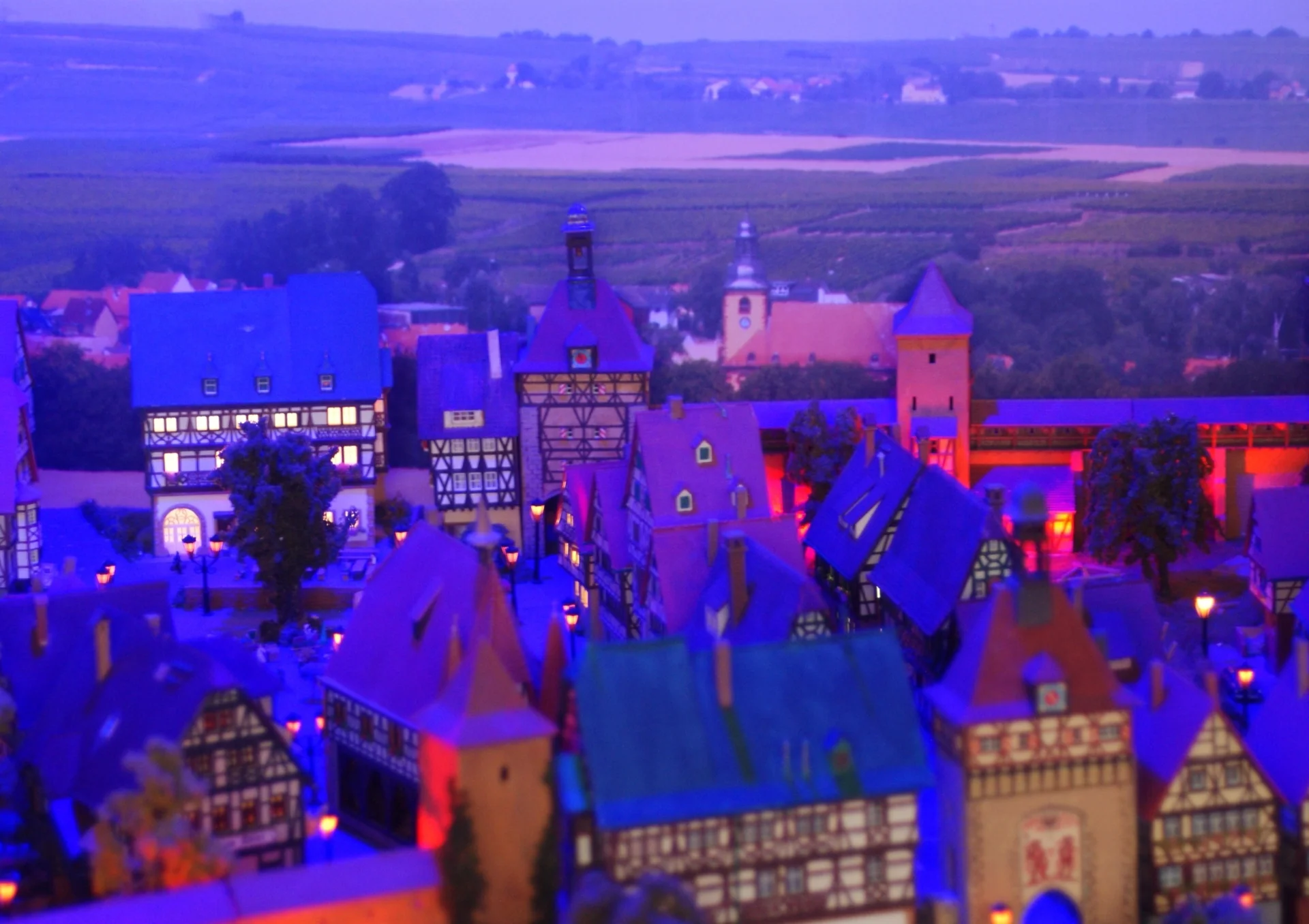 Bild: 013 ist die Kirche noch Modell oder schon Bild