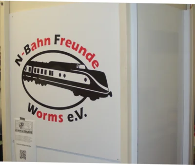 017 R&uuml;ckseite des Hintergrunds  (Bild vergr&ouml;&szlig;ern)