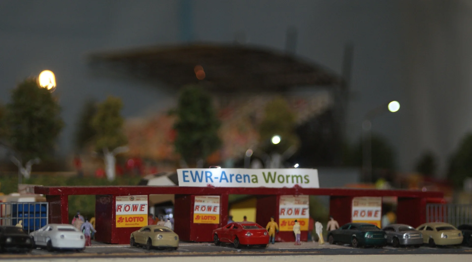 Bild: 002 Eingang EWR-Arena