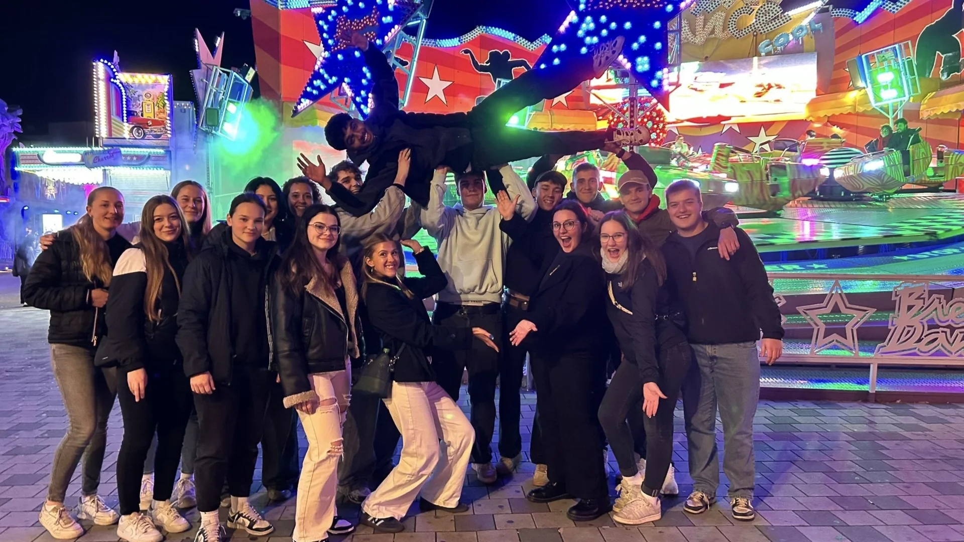 Bild: Schülergruppe auf dem Wiener Prater