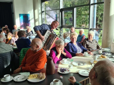 Foto des Albums: Kaffee- und Kuchen-Nachmittag mit wunderbarer Unterhaltung durch 