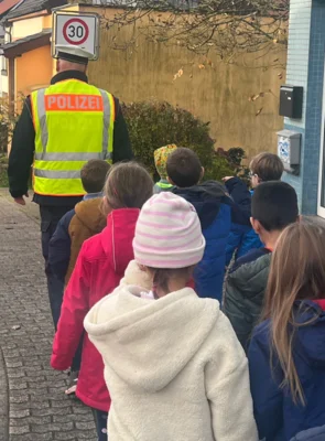 Foto des Albums: Polizist besucht Grundschule An der Ill