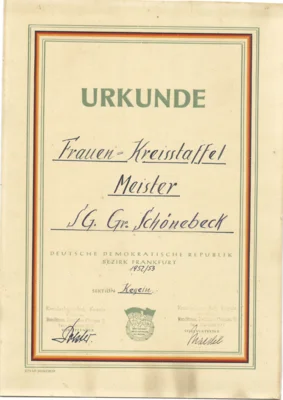 1952-53 Frauen-Kreisstaffel  (Bild vergr&ouml;&szlig;ern)