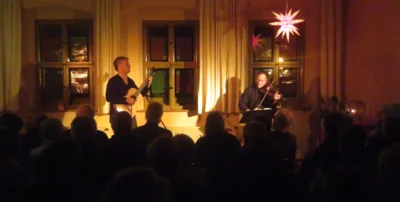 Fotoalbum Malte Vief (Gitarren) & Florian Mayer (Geige) begeistern ihr Publikum mit einem zauberhaften Konzert