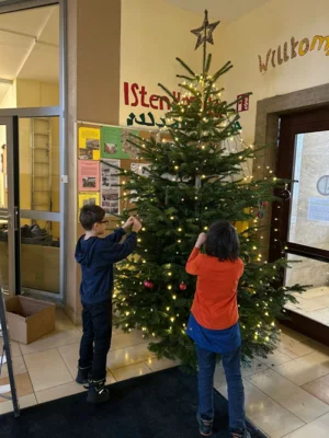 Foto des Albums: Alle Jahre wieder erfüllt weihnachtlicher Zauber unsere Burgschule