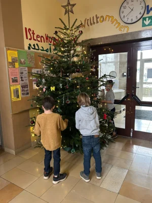 Foto des Albums: Alle Jahre wieder erfüllt weihnachtlicher Zauber unsere Burgschule (30.​11.​2025)