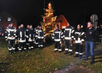 Antreten er Wehr unter dem Weihnachtsbaum 
